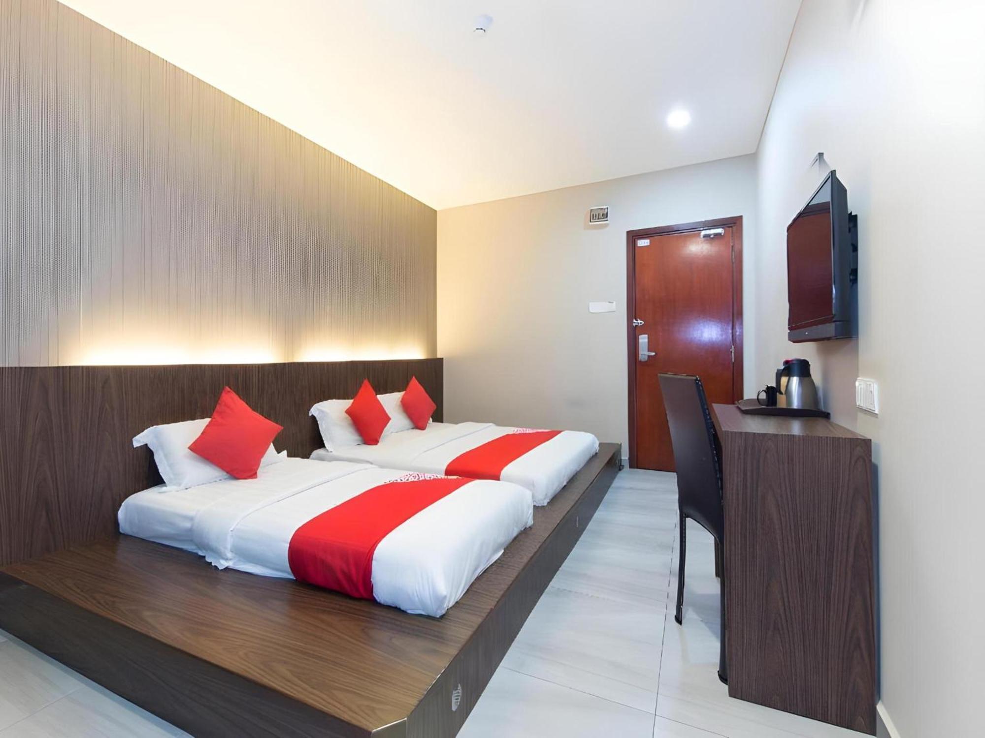 Super Oyo 340 Comfort Hotel Kampong Batu Belah Exterior foto