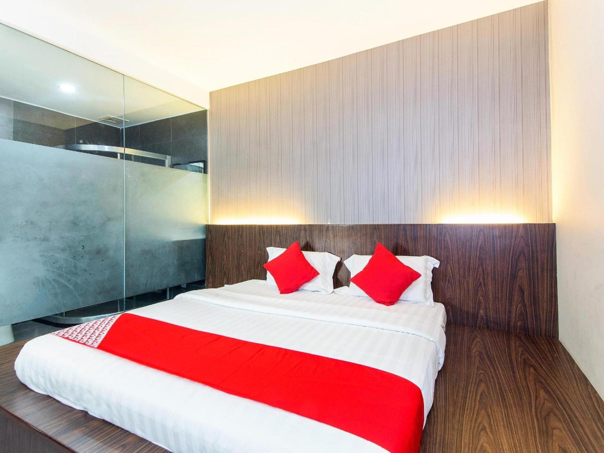 Super Oyo 340 Comfort Hotel Kampong Batu Belah Exterior foto