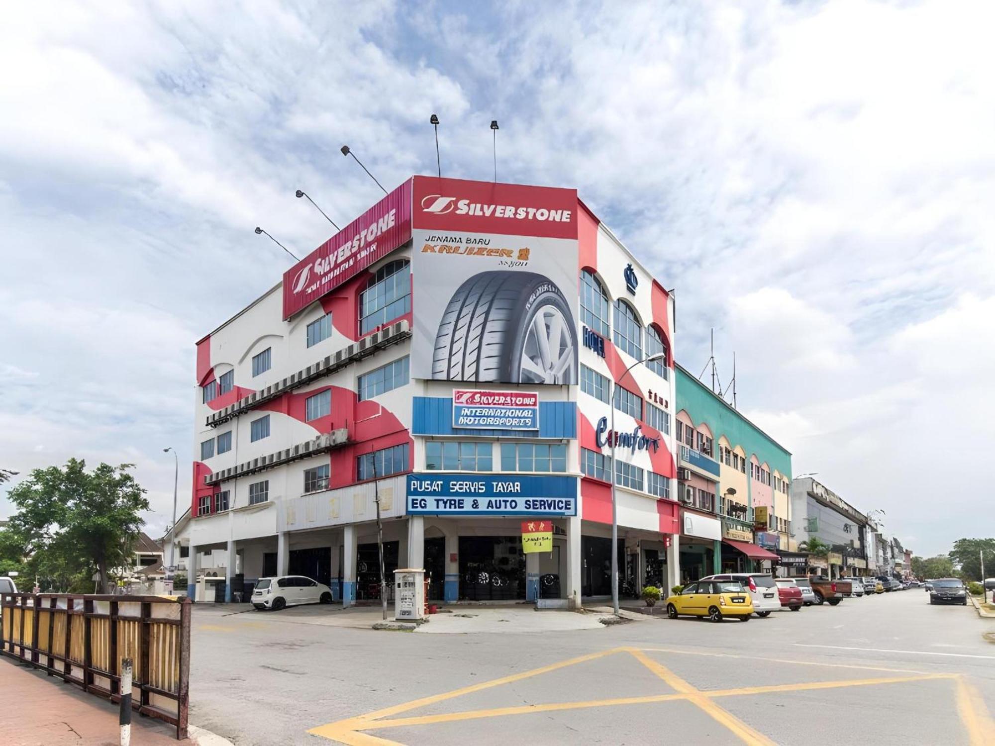 Super Oyo 340 Comfort Hotel Kampong Batu Belah Exterior foto
